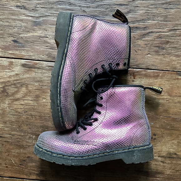 Girls Dr. Marten Holographic Pink Snakeskin Boots Size 4 - Picture 1 of 4